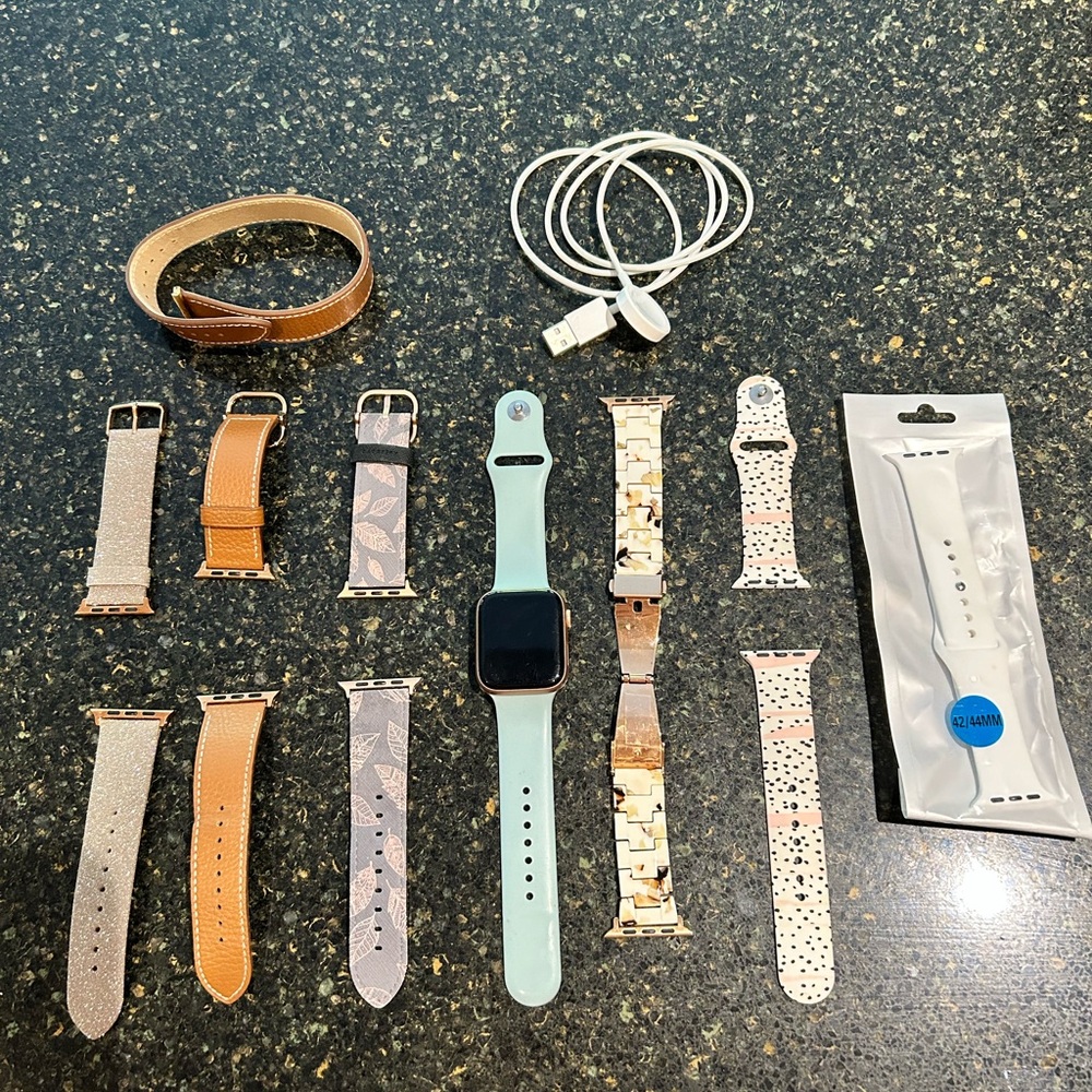 Apple Watch, 44mm, GPS and cellular, rose gold.
